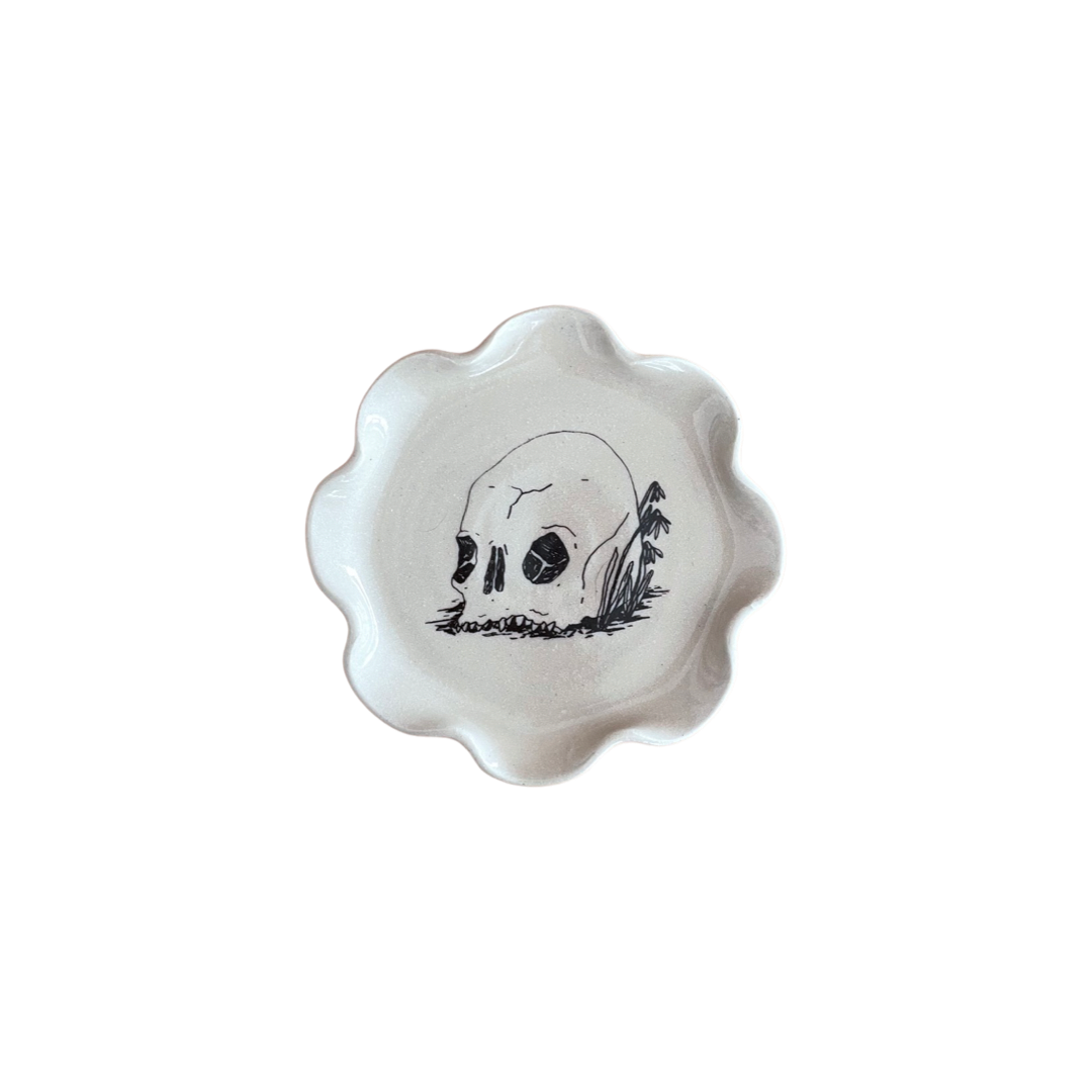 Frilly Dish - Skull