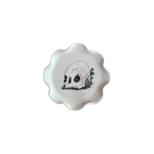 Frilly Dish - Skull